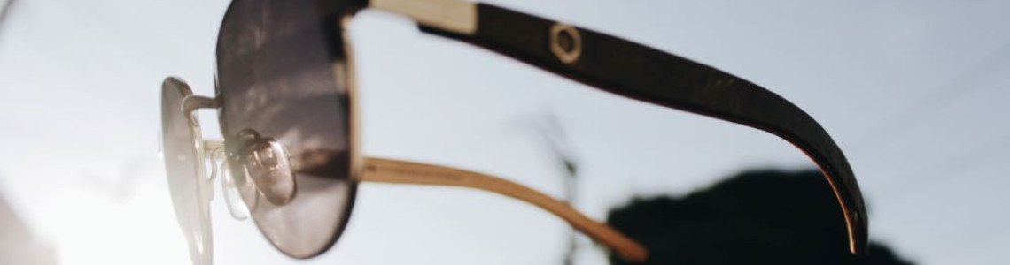 Сонцезахисні окуляри: захист очей та стильний акцент