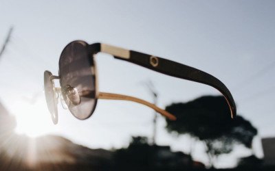 Сонцезахисні окуляри: захист очей та стильний акцент