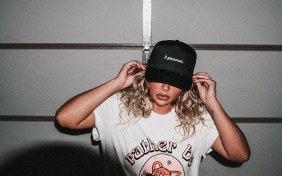 Жіночі аксесуари: від кепки до бананки - ваш шлях до елегантності