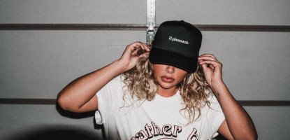 Жіночі аксесуари: від кепки до бананки - ваш шлях до елегантності