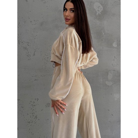 Крутезний костюм з мʼякого велюру