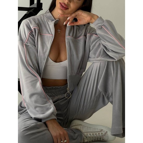 Крутезний костюм з мʼякого велюру