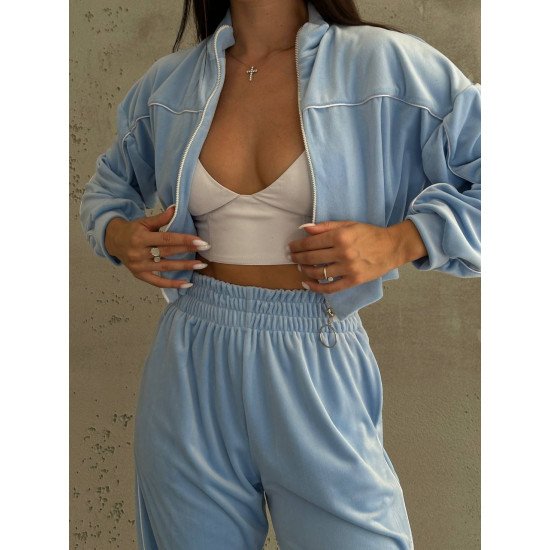 Крутезний костюм з мʼякого велюру