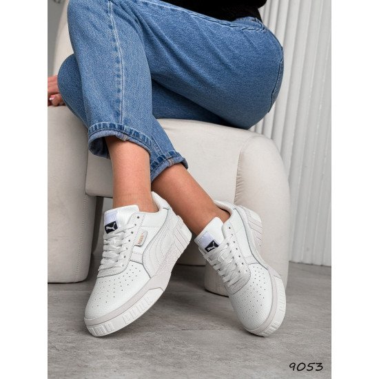 Кросівки жіночі білі  шкіряні