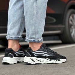 Кросівки Yeezy Boost чорно/білі