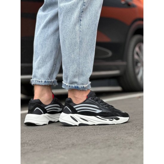 Кросівки Yeezy Boost чорно/білі