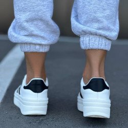 Кеди білі з чорними вставками