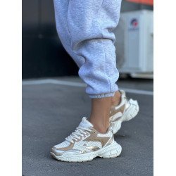 Кросівки жіночі