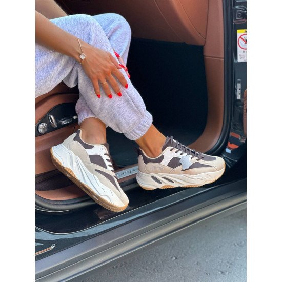 Кросівки жіночі з екошкіри