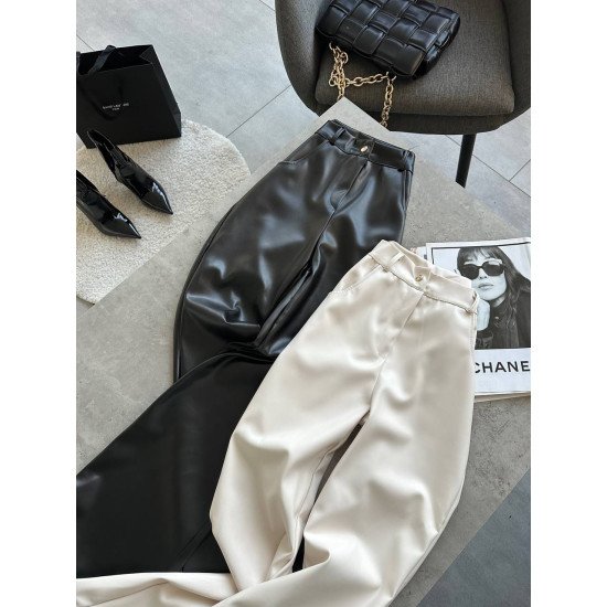 Шкіряні штани з вирізами